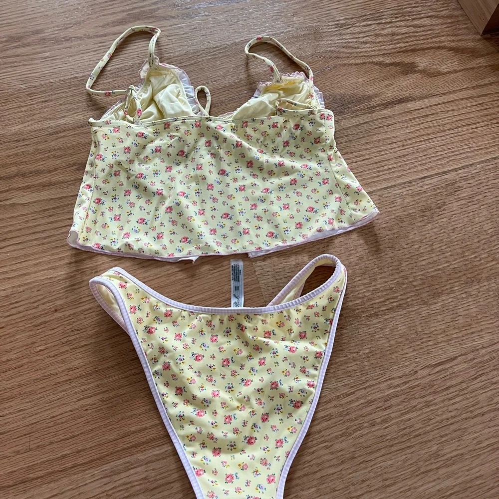 Frankie’s Bikinis set - Picture 4 of 5